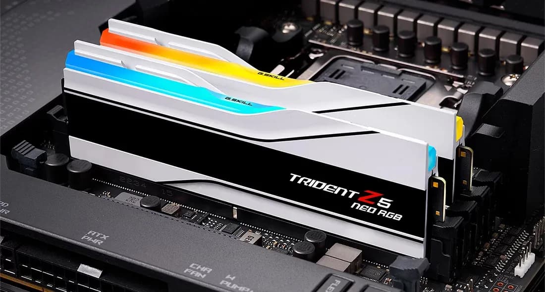 G.SKILL Trident Z5 NEO RGB 32 Gt (2 x 16 Gt) DDR5 6000 MHz, CL28 -muisti, valkoinen (EXPO) – G.SKILL