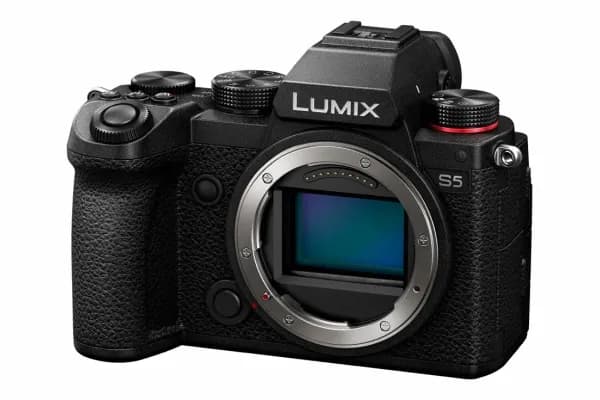 Panasonic Lumix DC-S5 -järjestelmäkamera