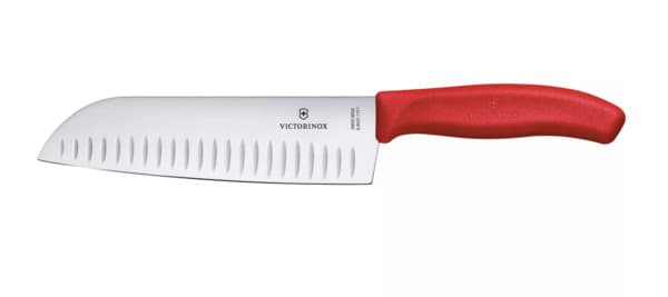 Victorinox Swiss Classic -santokuveitsi rihvelletyllä terällä 17 cm, punainen – Victorinox