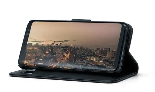 Screenor Smart, iPhone 17 -suojakotelo, Musta – SCREENOR