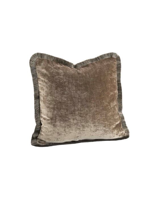 Garda Velvet -tyynynpäällinen hapsuilla beige – Artwood