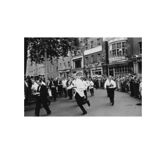 Soho Waiters' Race – Slim Aarons