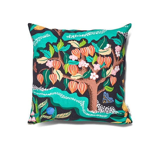 Botanical Cherry-tyynynpäällinen musta – Classic Collection