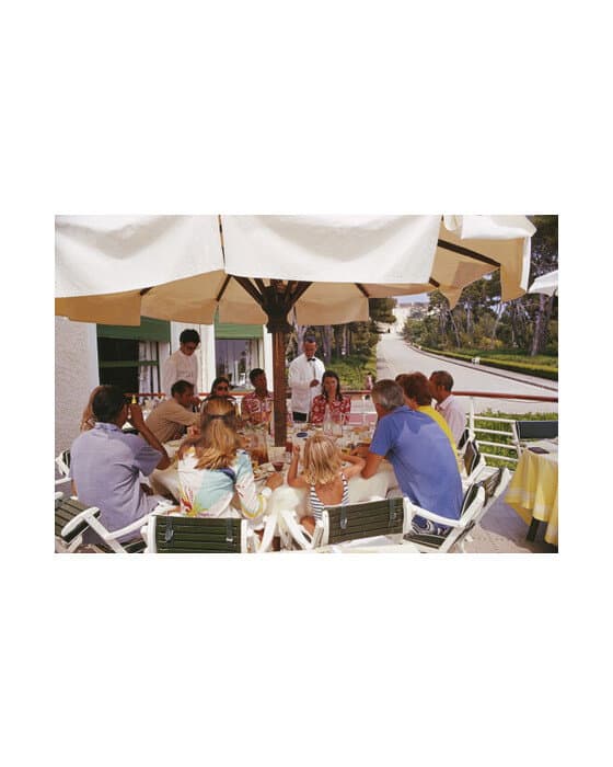 Alfresco Dining – Slim Aarons
