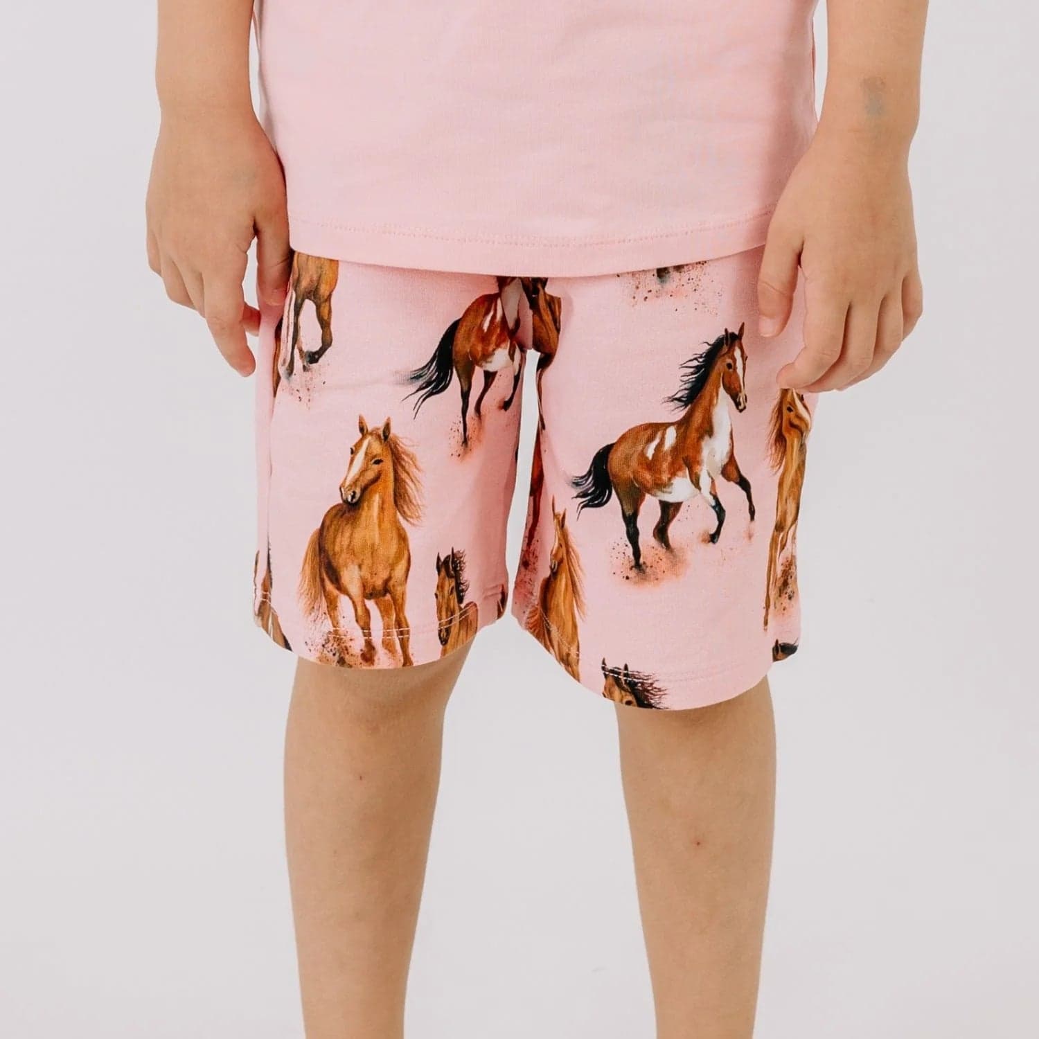 Graceful Horses Shortsit Pinkki