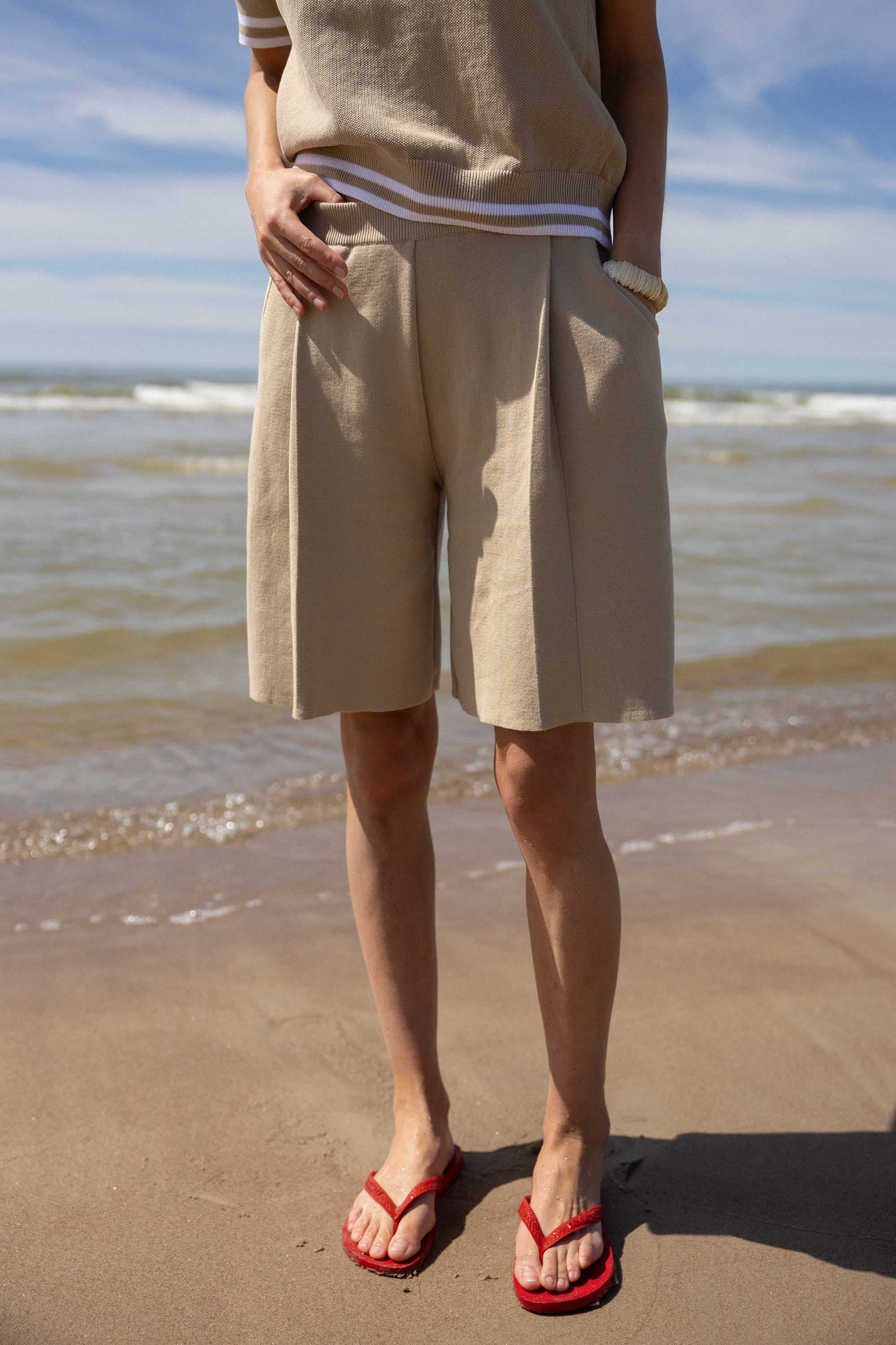Vento Bermuda Shorts Beige