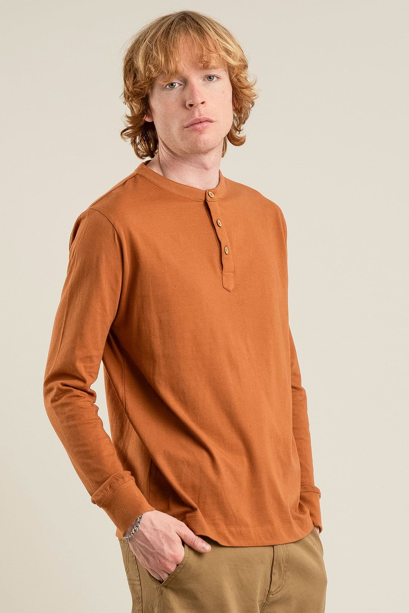 Arlo Organic Cotton T-Shirt Brass – KOMODO