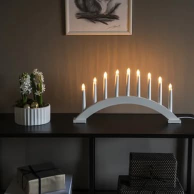 Konstsmide Konstsmide Sähkökynttelikkö Valkoinen puu 9 kynttilää 25,5cm 3938-210 Vastaa: N/A – Konstsmide