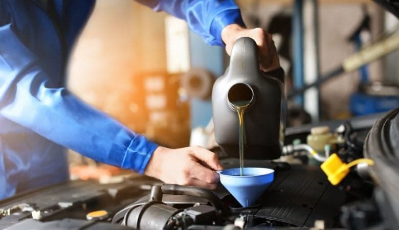 Autohuolto öljynvaihdolla, sis. 4l longlife öljyä sekä öljyn suodattimen tai jarrupalojen vaihto | -47 % | Vantaa, Nikinmäki - Autohuolto öljynvaihdolla, sis. 4l longlife öljyä sekä öljyn suodattimen