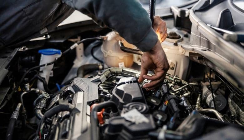 Renkaiden vaihto kausisäilytyksellä tai henkilöauton vuosihuolto | jopa -51 % | Helsinki, Heikinlaakso Henkilöauton vuosihuolto