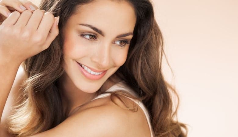 Deluxe juhlahoitopaketti sis. kasvohoidon, kulmien ja ripsien kestovärin sekä manikyyrin | -39 % | Espoo, Matinkylä - Deluxe juhlahoitopaketti sis. kasvohoidon, kulmien ja ripsien kestovärin sekä manikyyrin