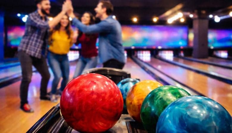 Keilaus tai hohtokeilaus tunniksi 2-5:lle | -40 % | Helsinki, Taka-Töölö - Keilaus tai hohtokeilaus tunniksi 2-5:lle