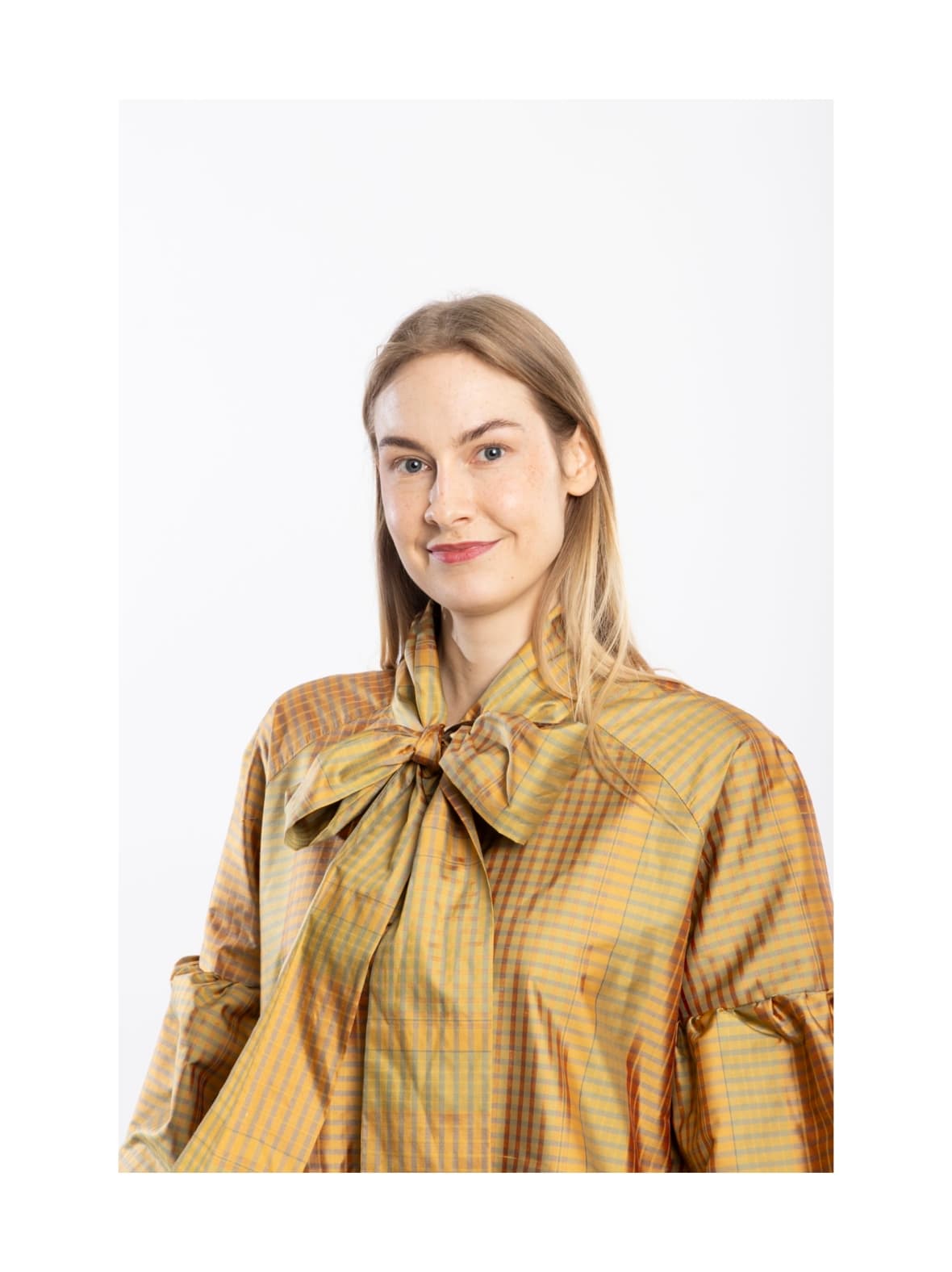 Lush- silkkimekko rusettikauluksella, ruutu kulta – Miia Halmesmaa