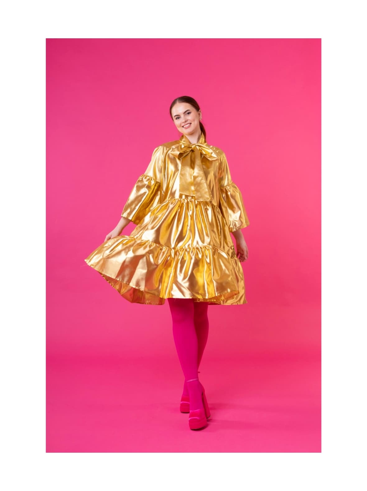 Lush- mekko rusettikauluksella, kulta – Miia Halmesmaa
