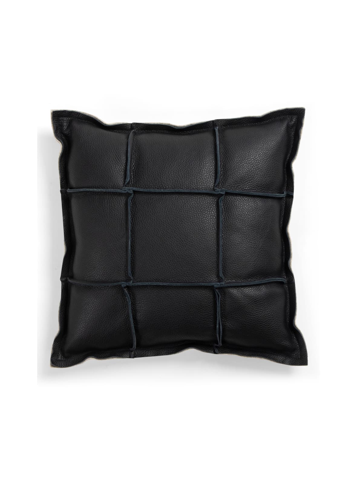 Väre-tyyny 45x45cm musta – MIIKO