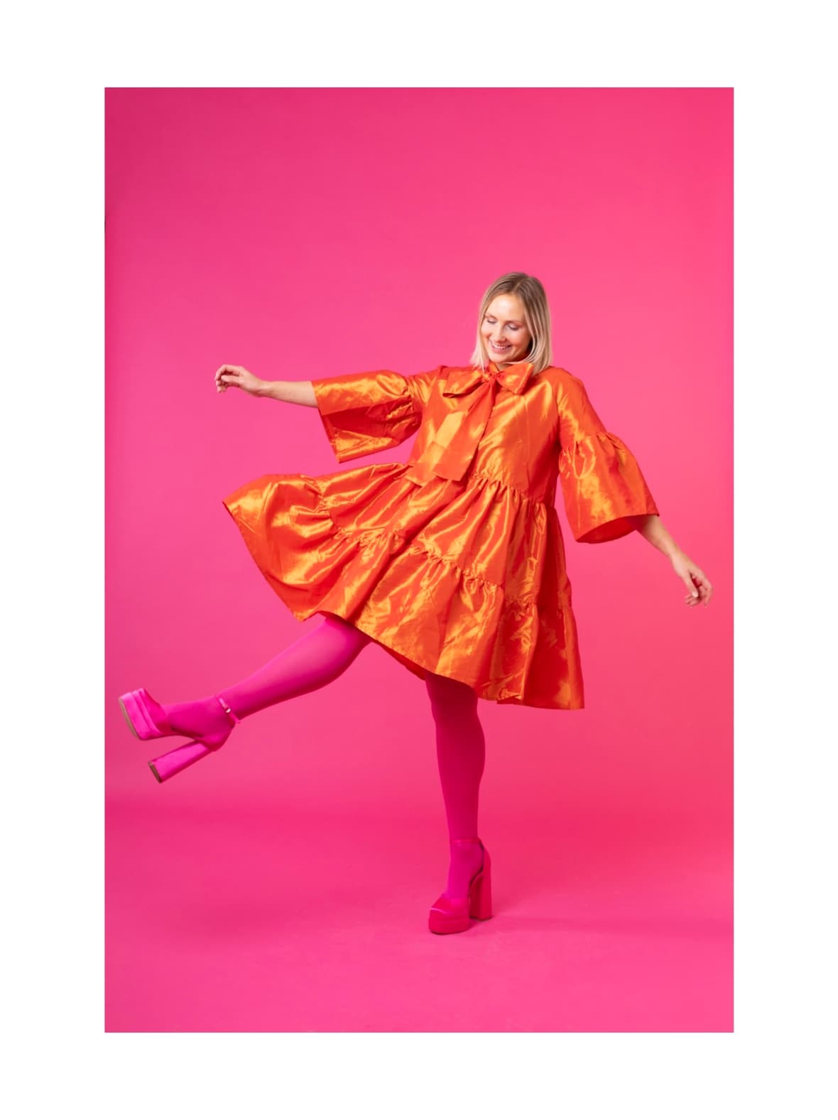 Lush- mekko rusettikauluksella, oranssi – Miia Halmesmaa