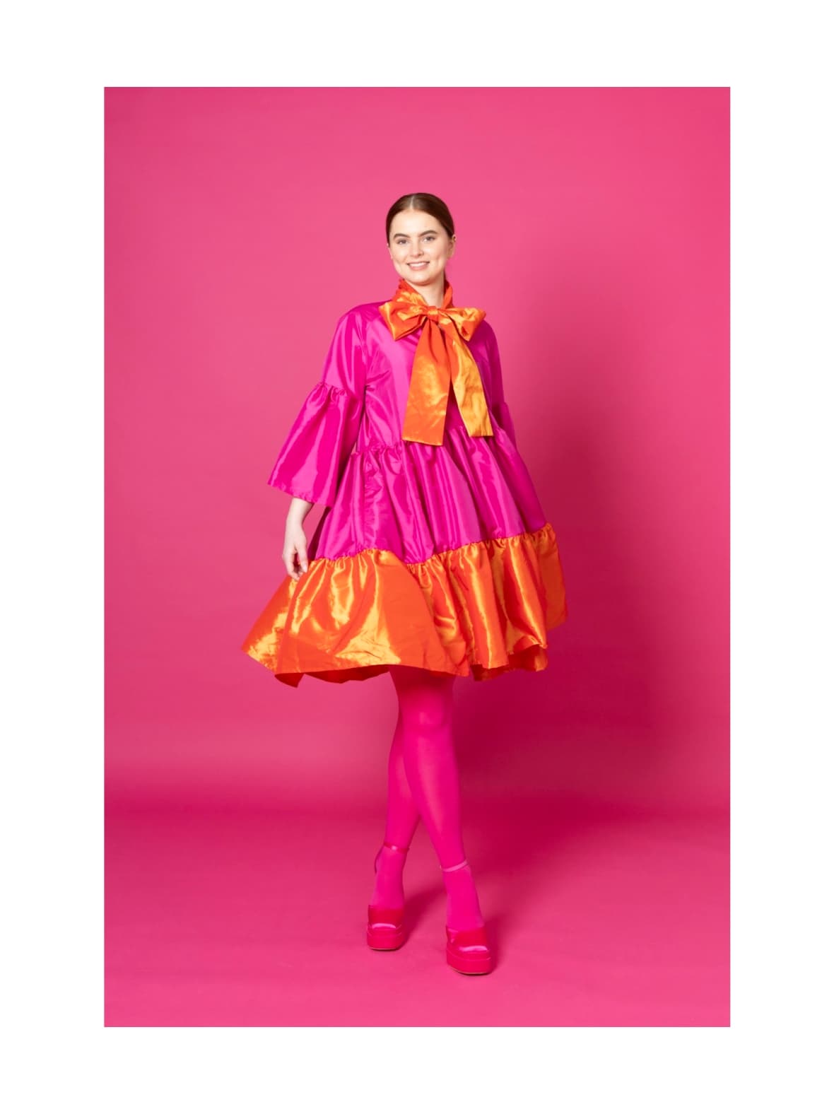 Lush- mekko rusettikauluksella, pinkki/oranssi – Miia Halmesmaa