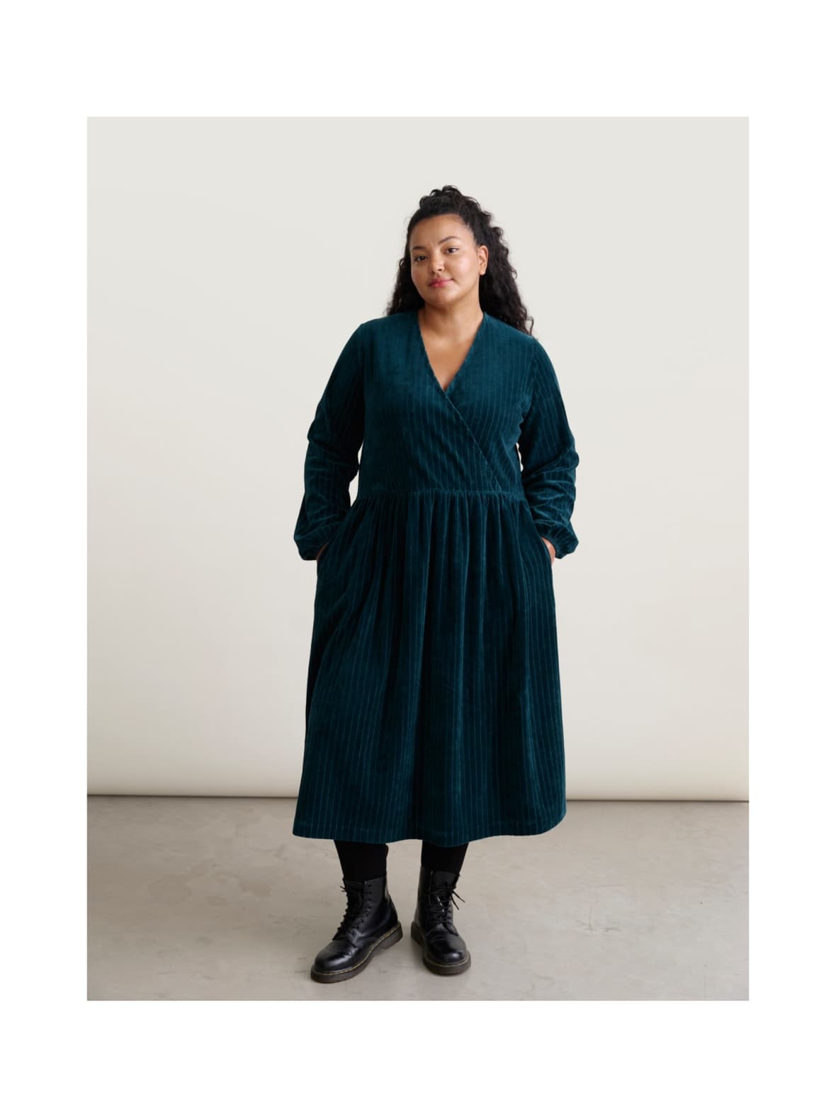 Veluurimekko, dark sea – Mainio