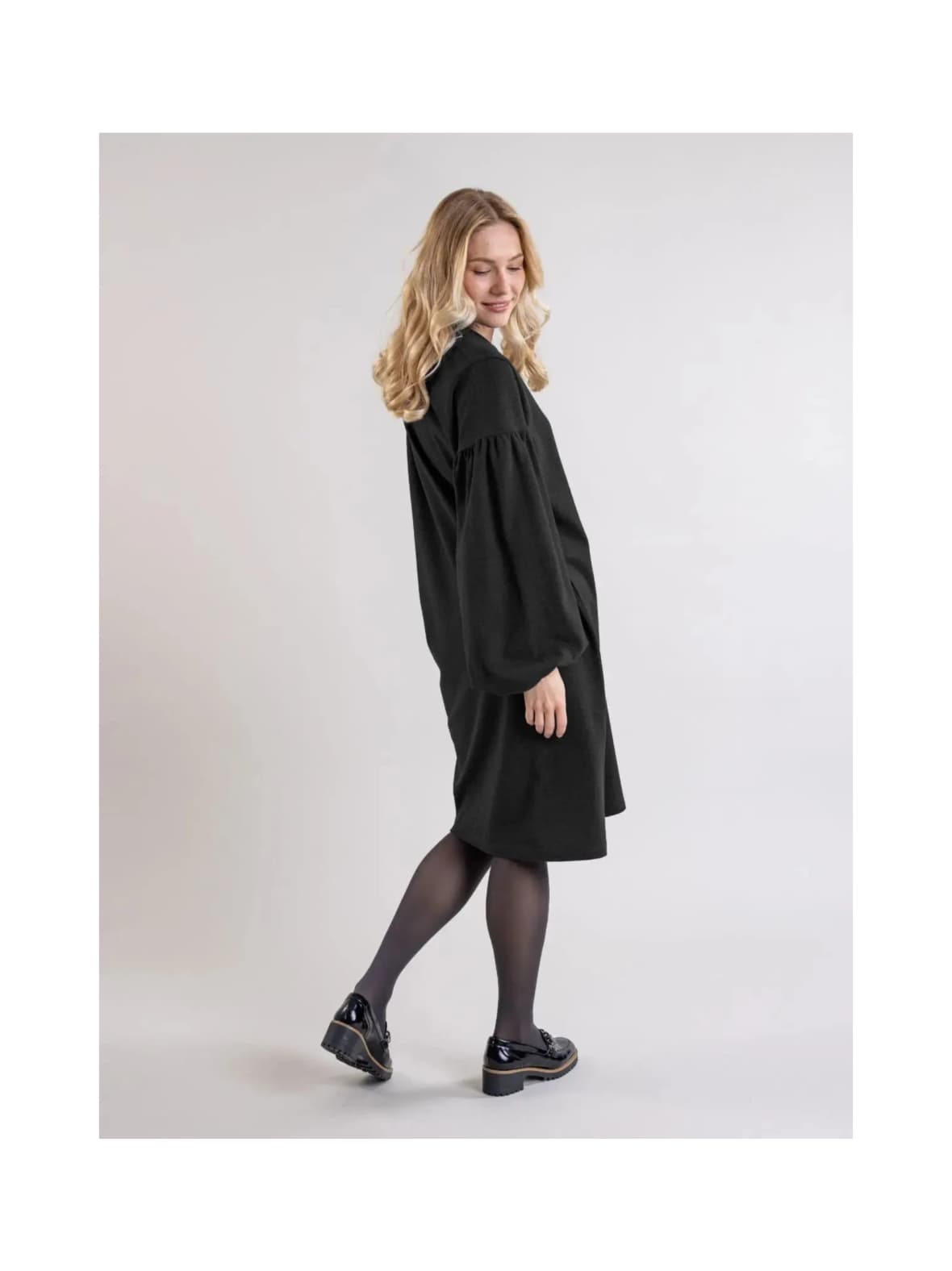 Pallas mekko, musta – Globe Hope