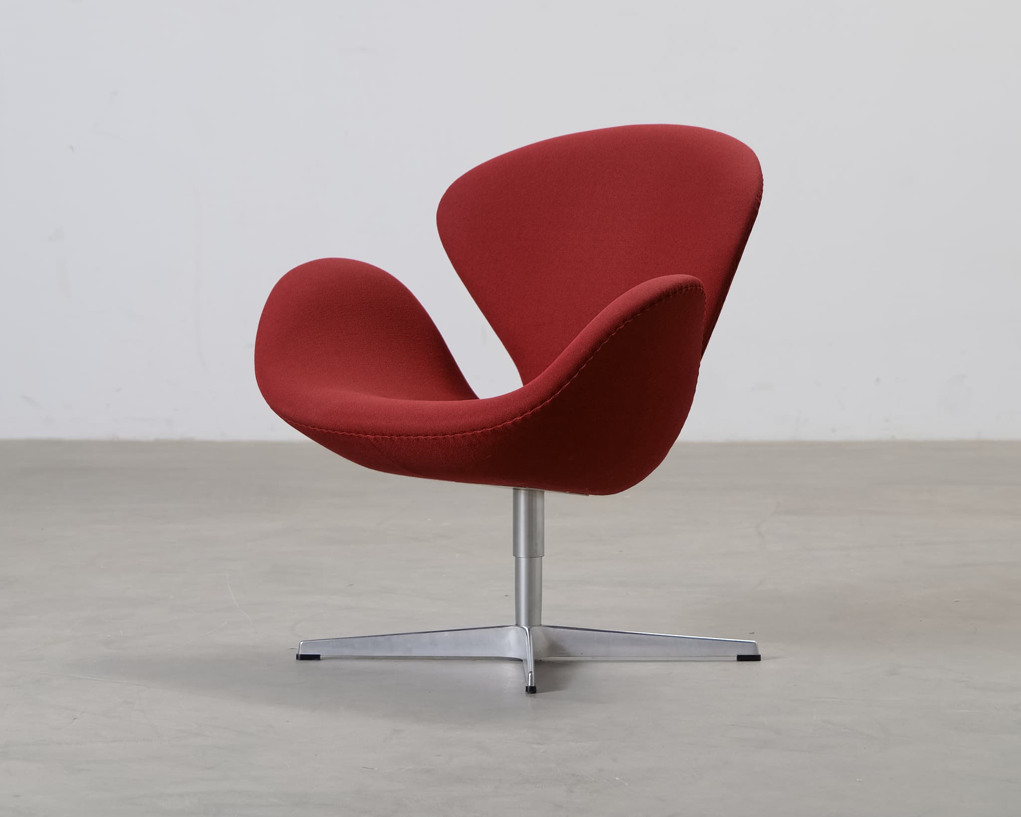Fritz Hansen Swan 3220 nojatuoli punainen – FRITZ HANSEN