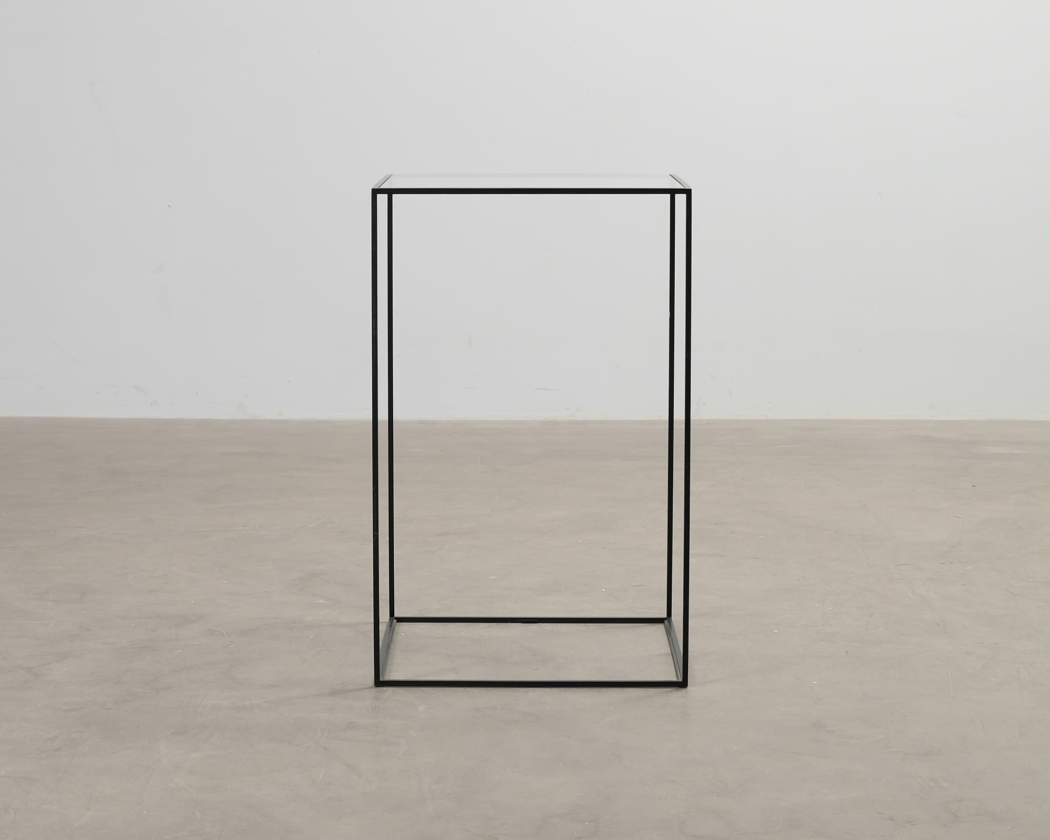 Sivupöytä lasilevyllä musta