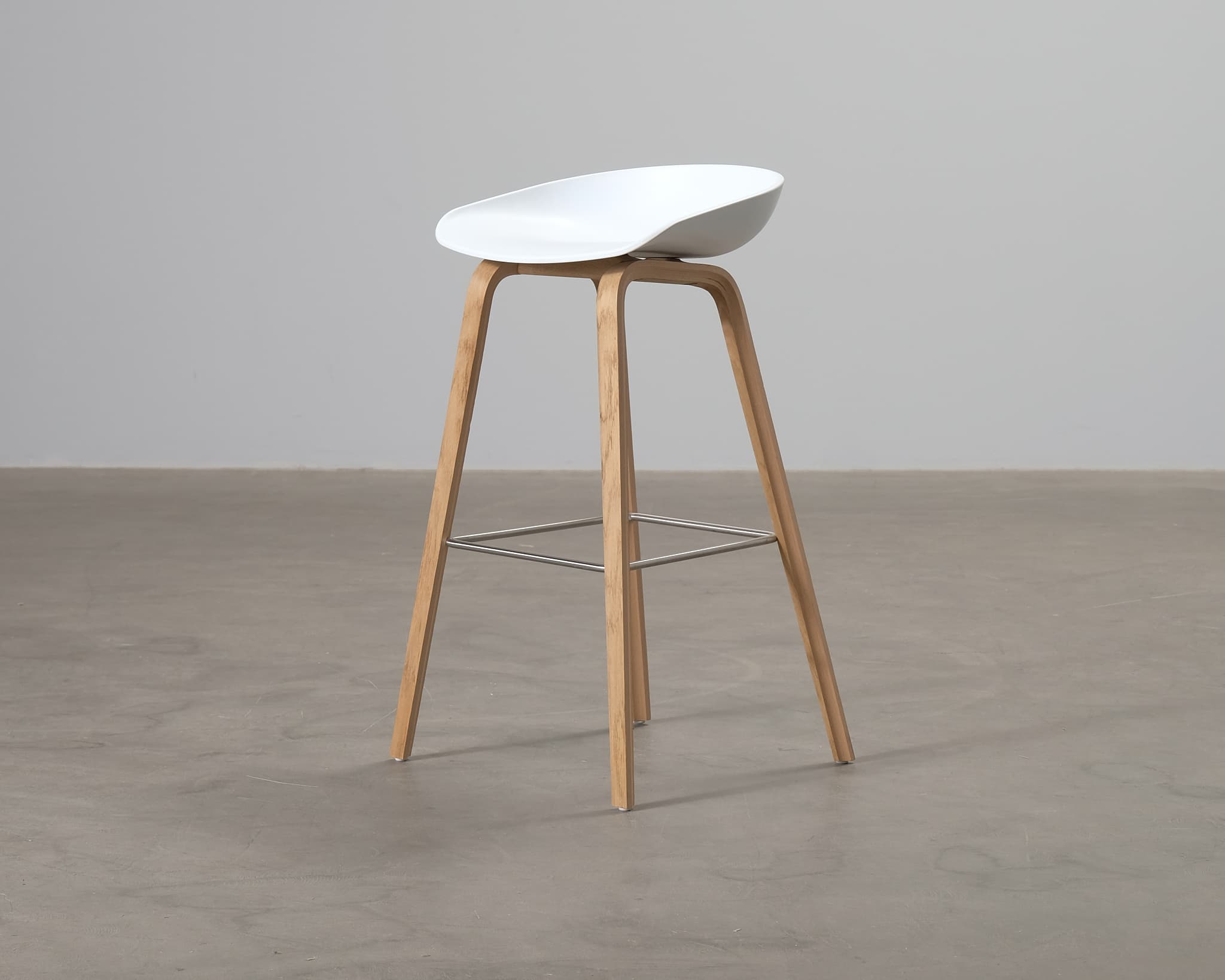 HAY About A Stool AAS32 baarituoli valkoinen / tammi