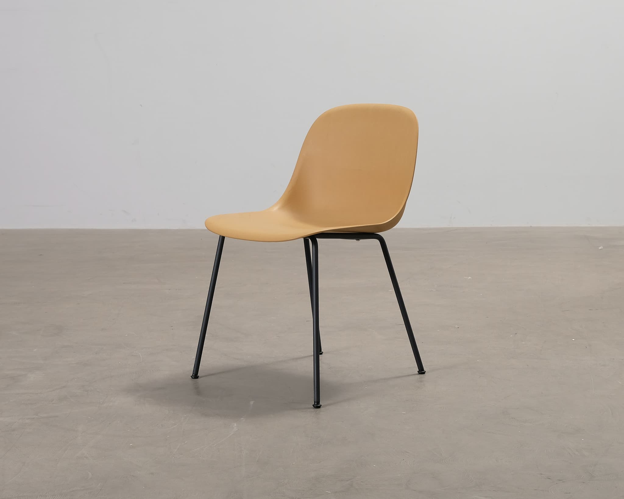 Muuto Fiber Side tuoli okrankeltainen