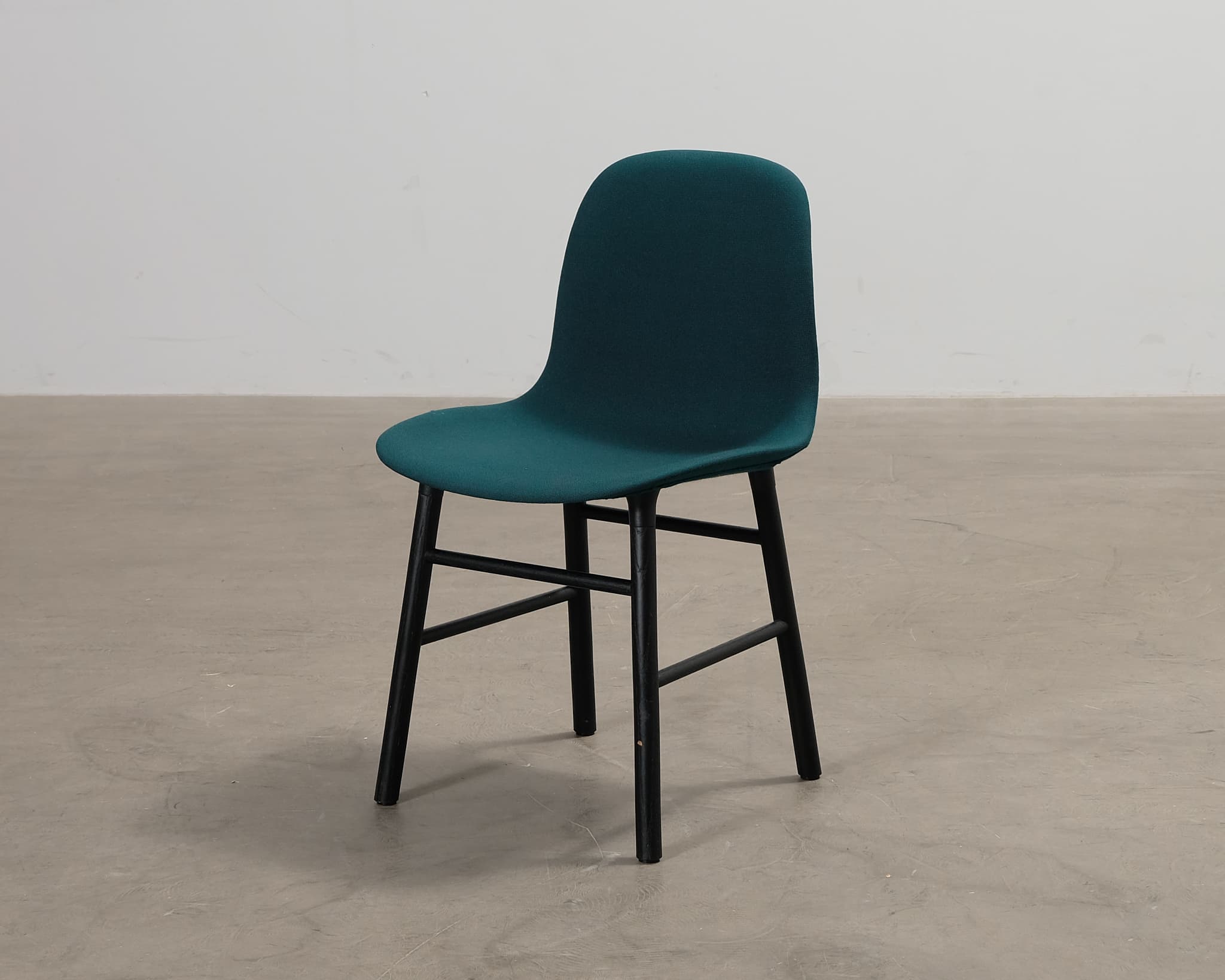 Normann Copenhagen Form tuoli vihreä