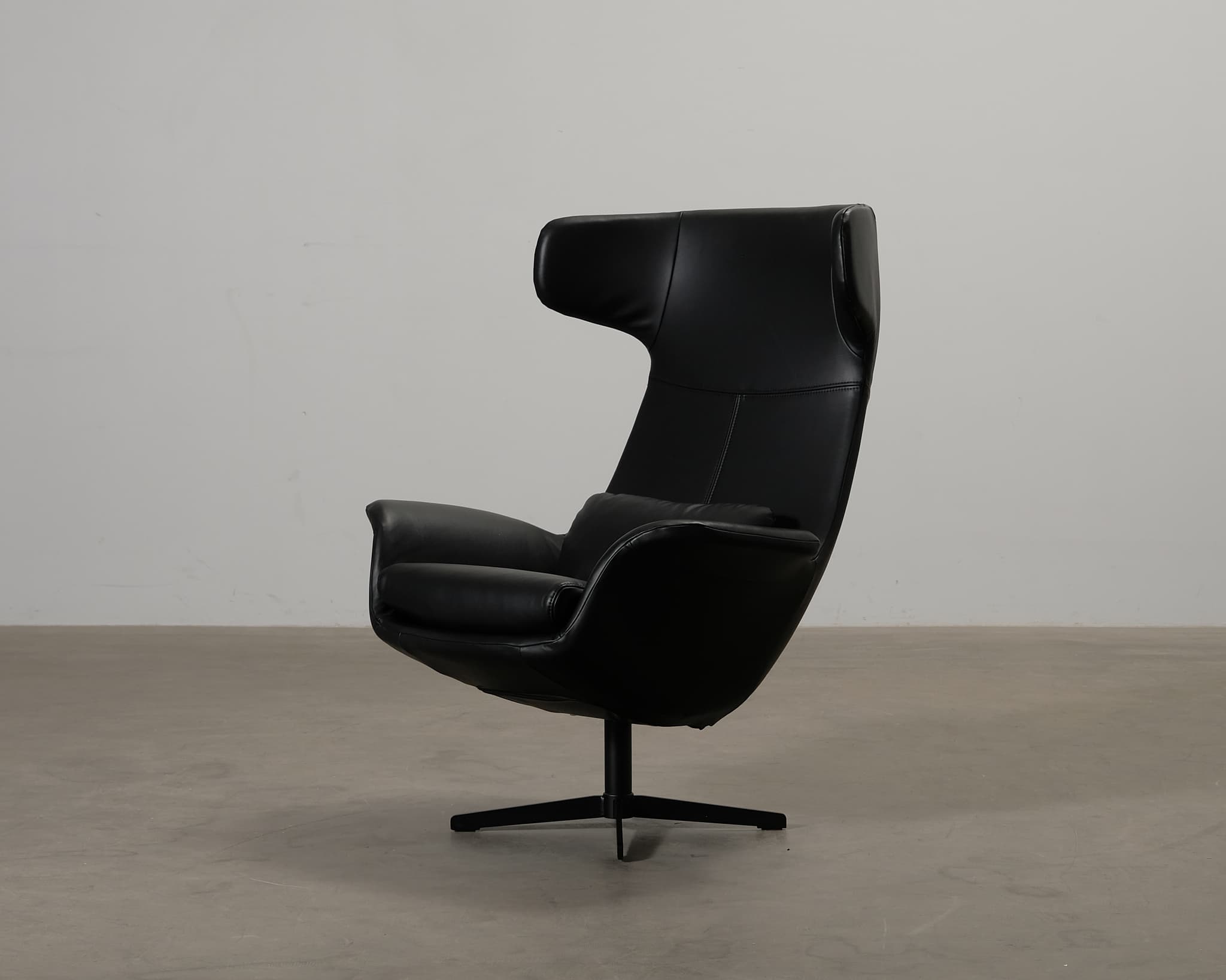 Mirasol Highback nojatuoli nahkaverhoilu musta