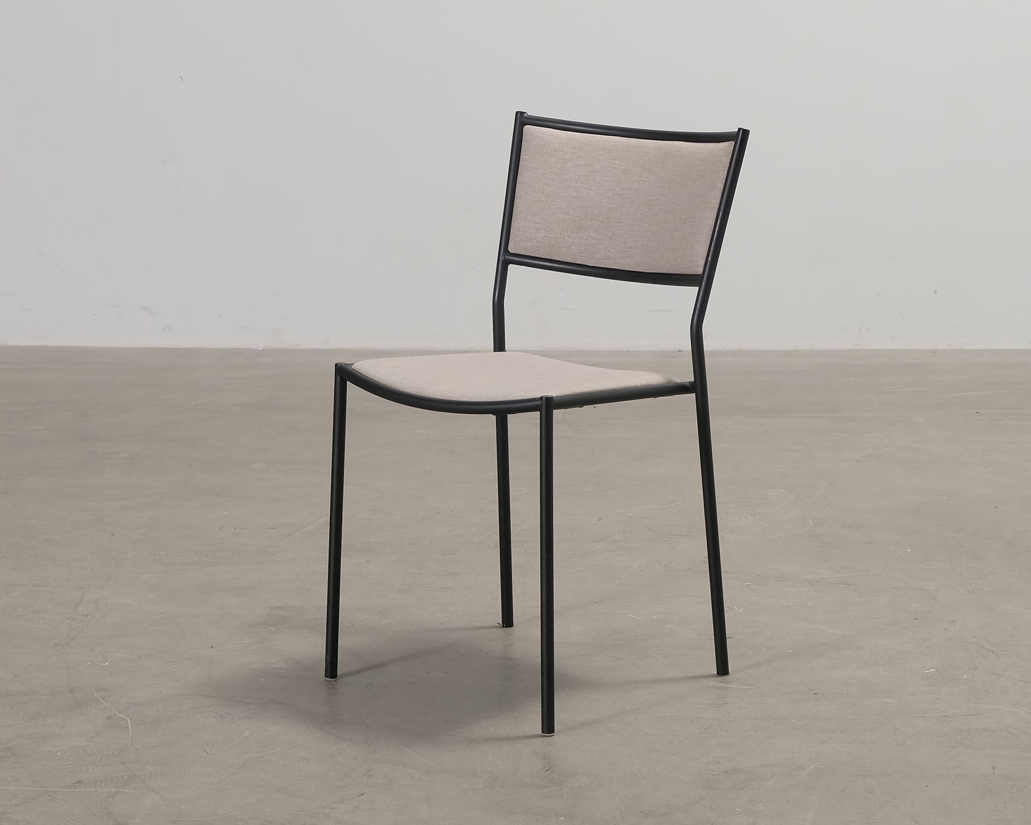 Massproductions Jig ruokapöydän tuoli – Massproductions