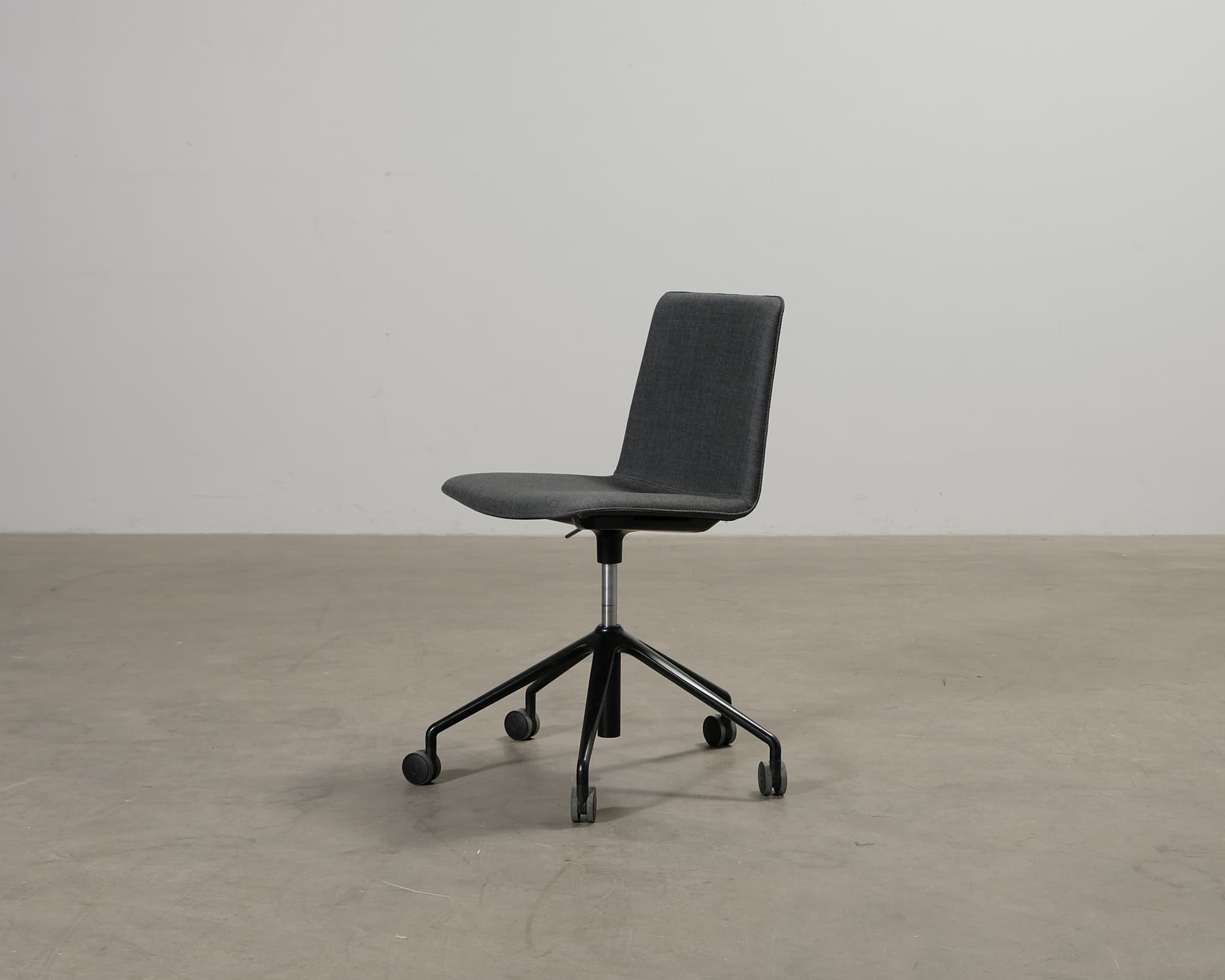 Andreu World Flex työtuoli harmaa – Andreu World