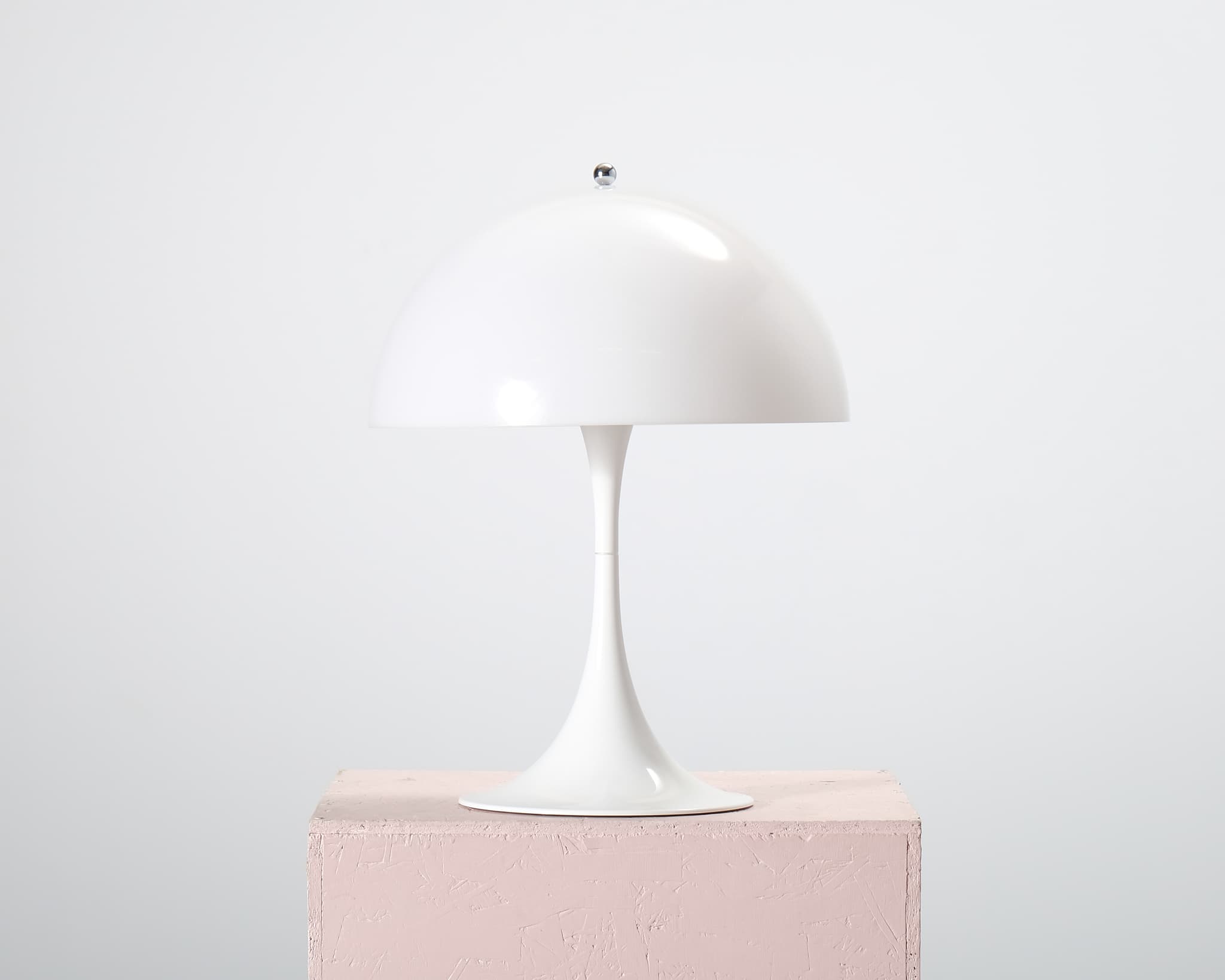 Louis Poulsen Panthella 400 pöytävalaisin Opal White