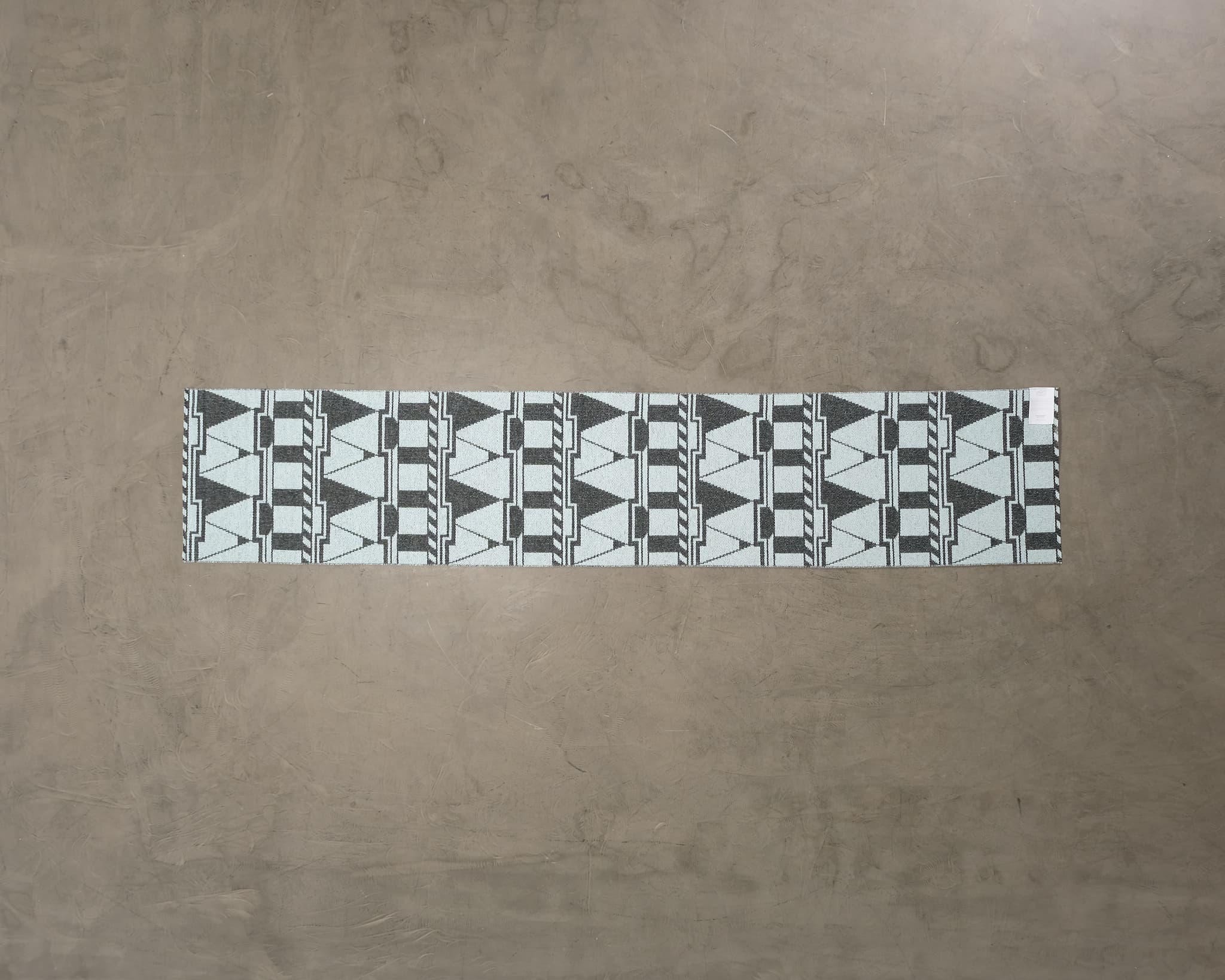 Varg Designkollektiv Stad matto 70 x 350 cm sininen