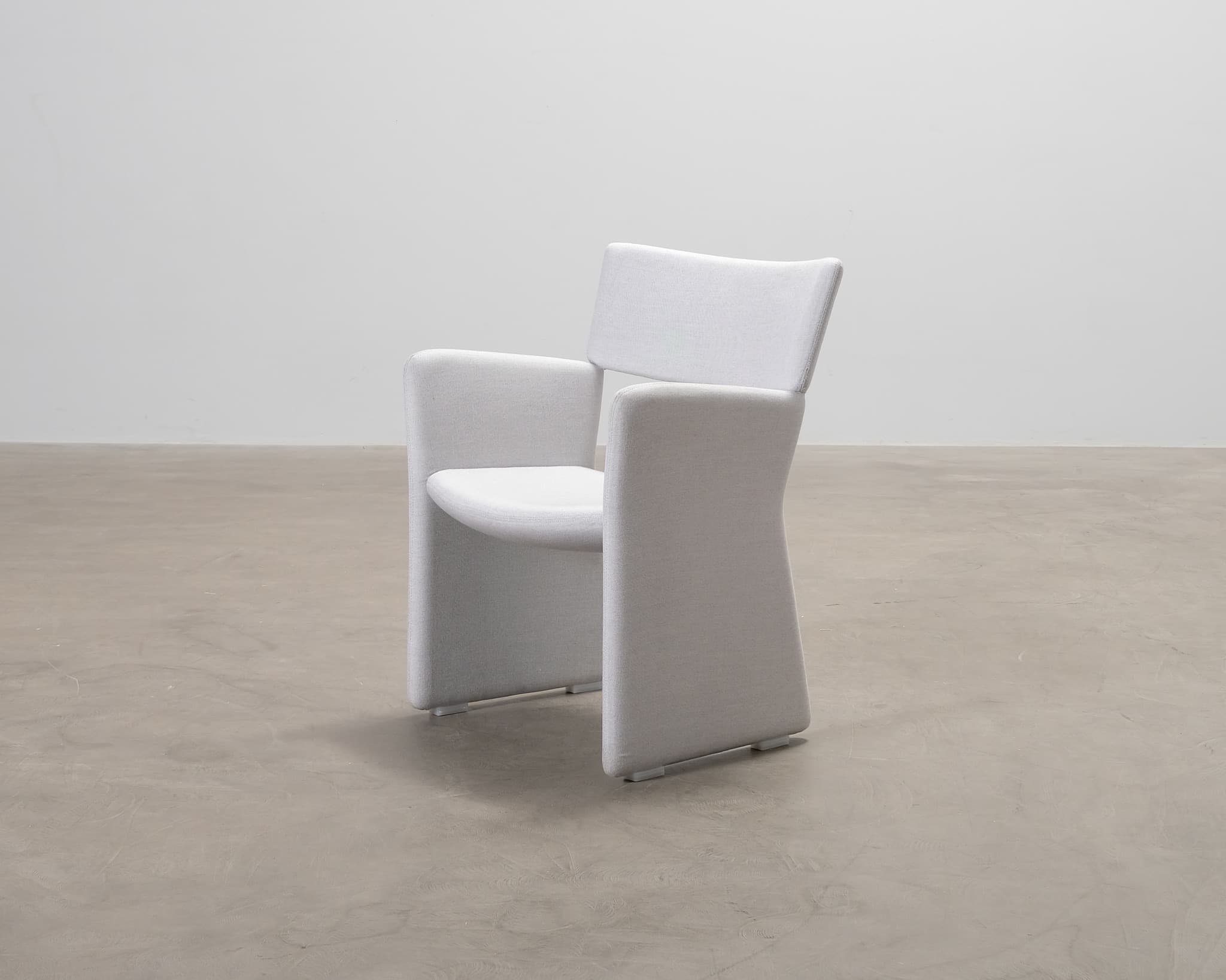 Massproductions Crown tuoli vaaleanharmaa – Massproductions