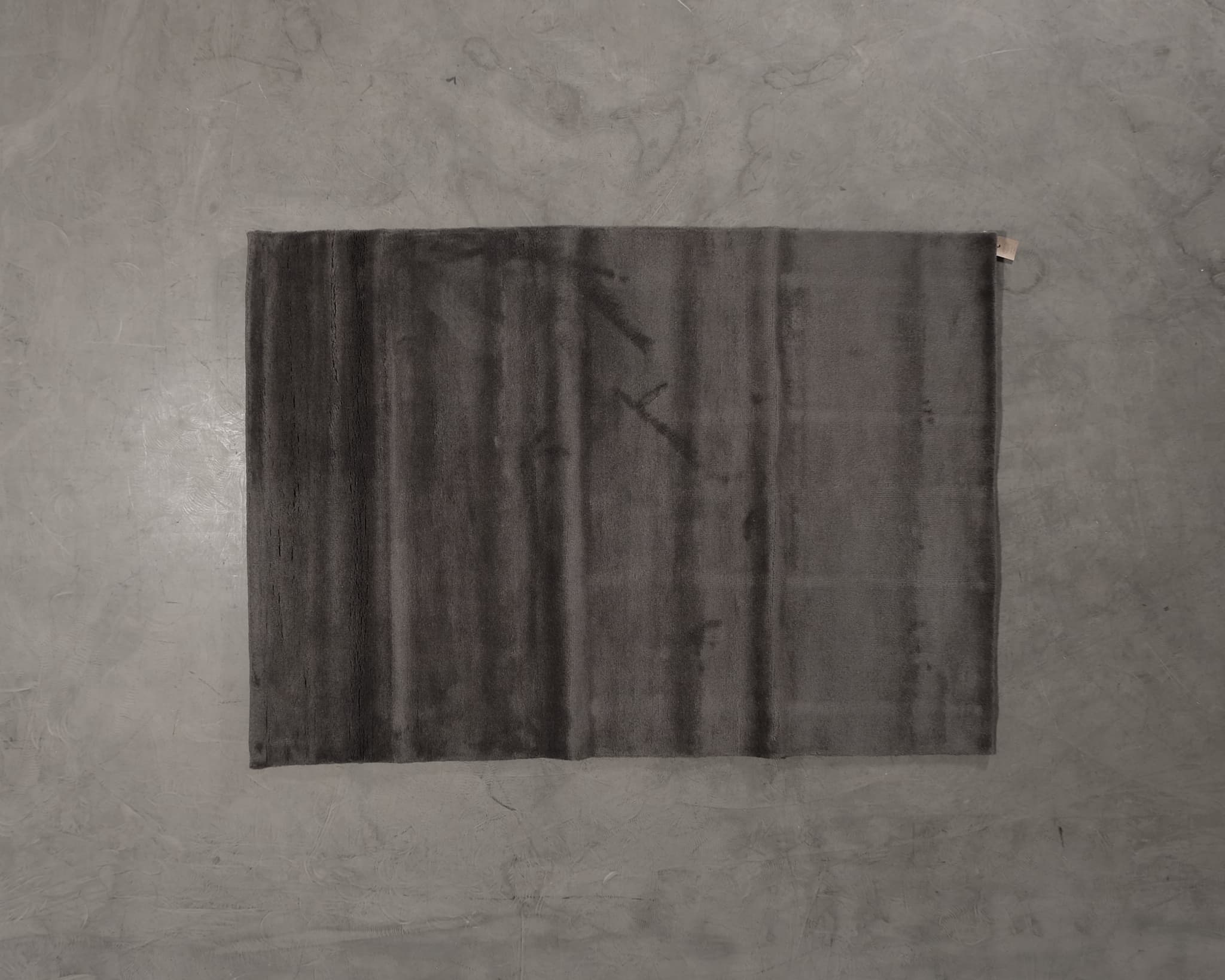 Roots Living Pile Wool villamatto 170 x 240 cm tummanharmaa – Roots Living