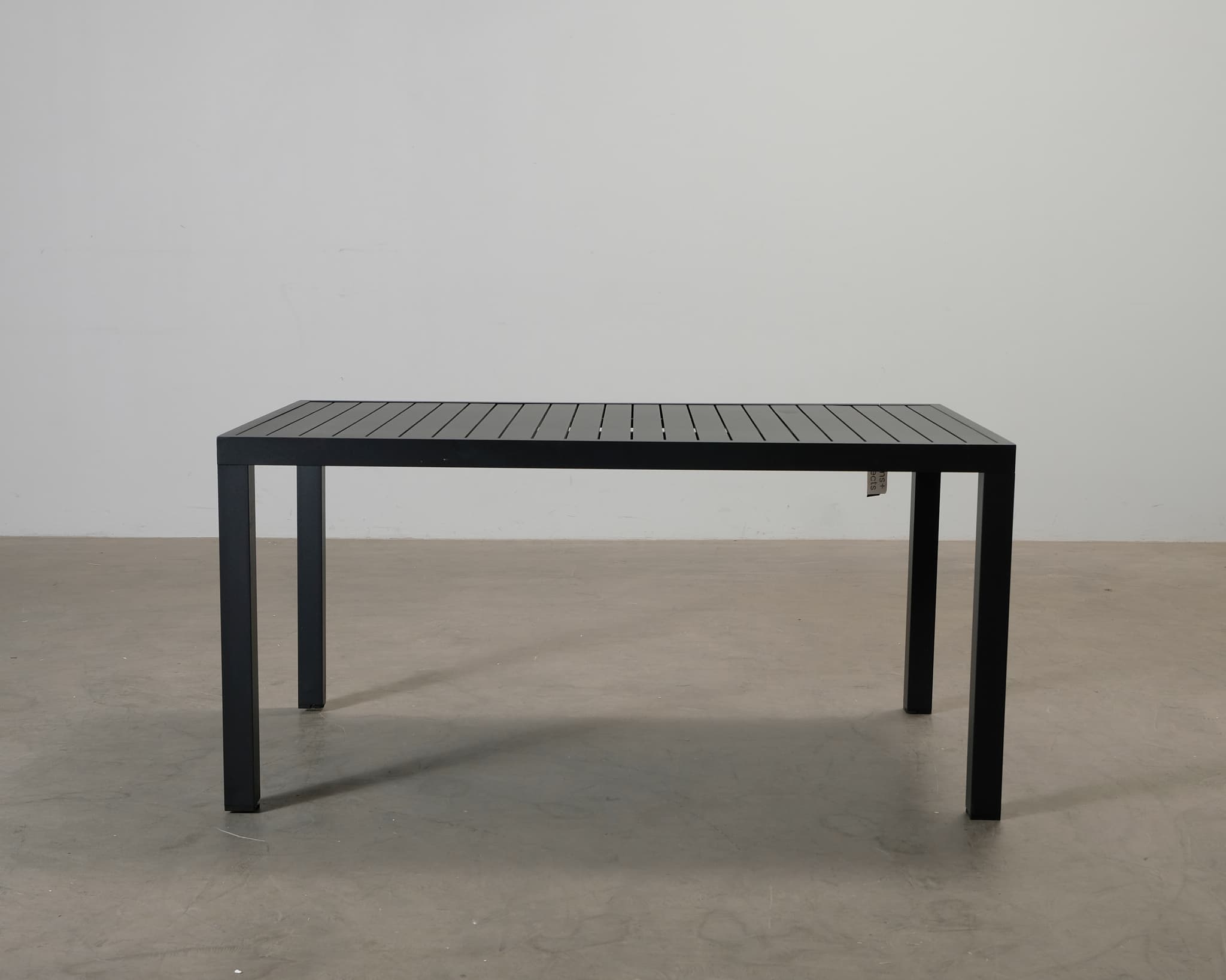 Forms & Objects Arezzo terassipöytä musta – Forms & Objects