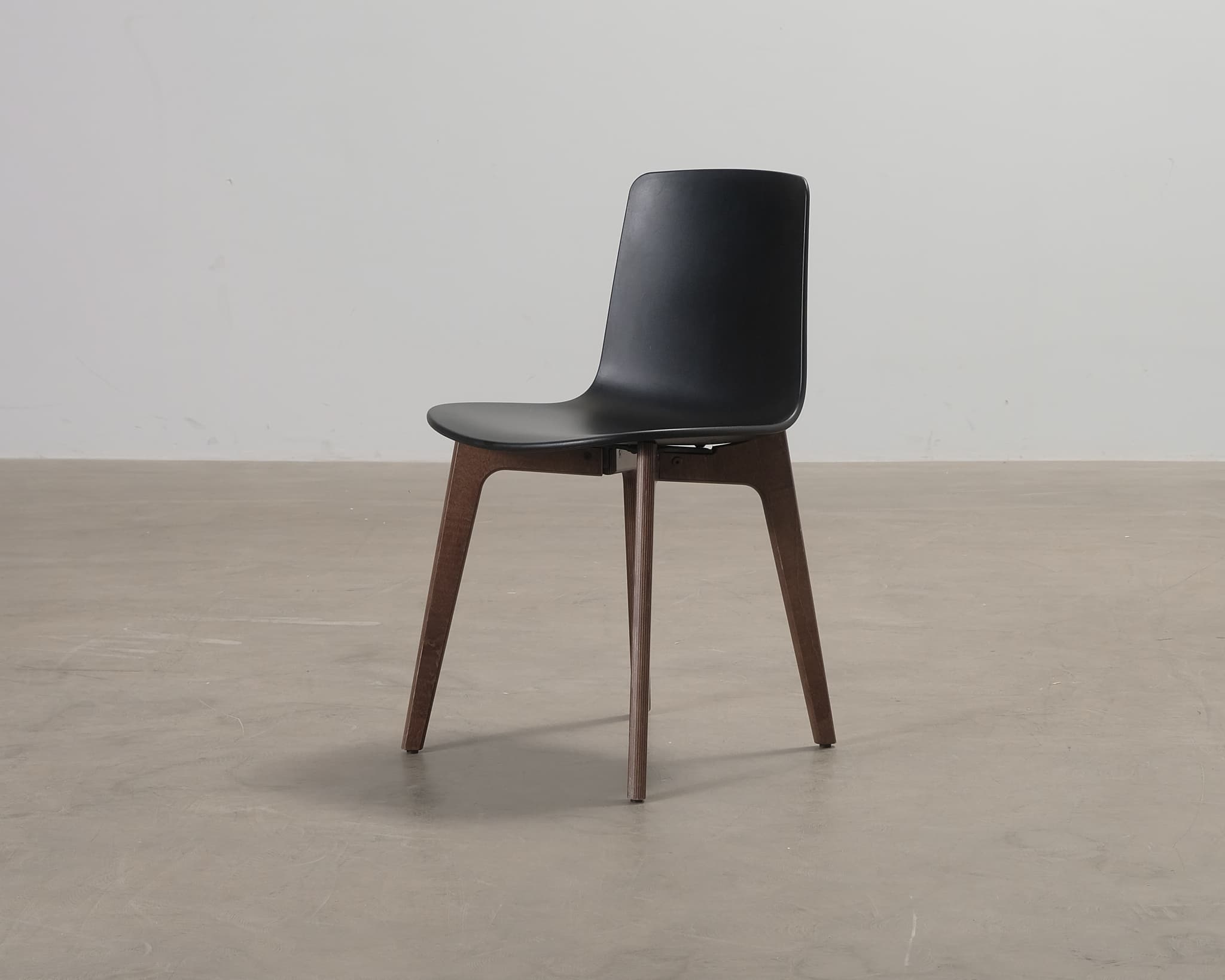 Enea Lottus ruokapöydän tuoli musta