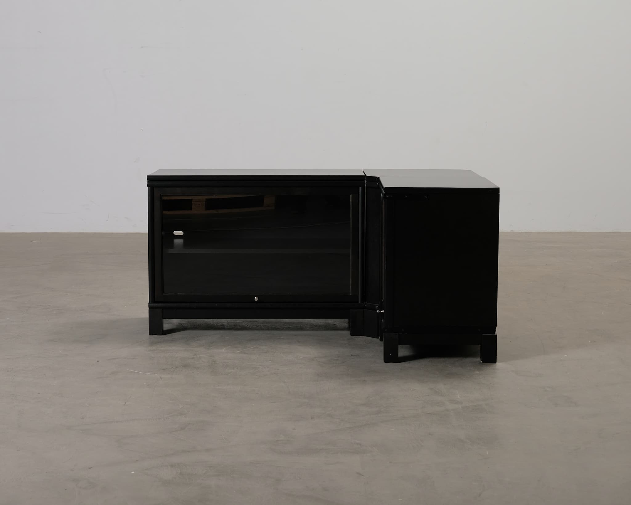 Boknäs TV-taso / senkki petsattu tammi