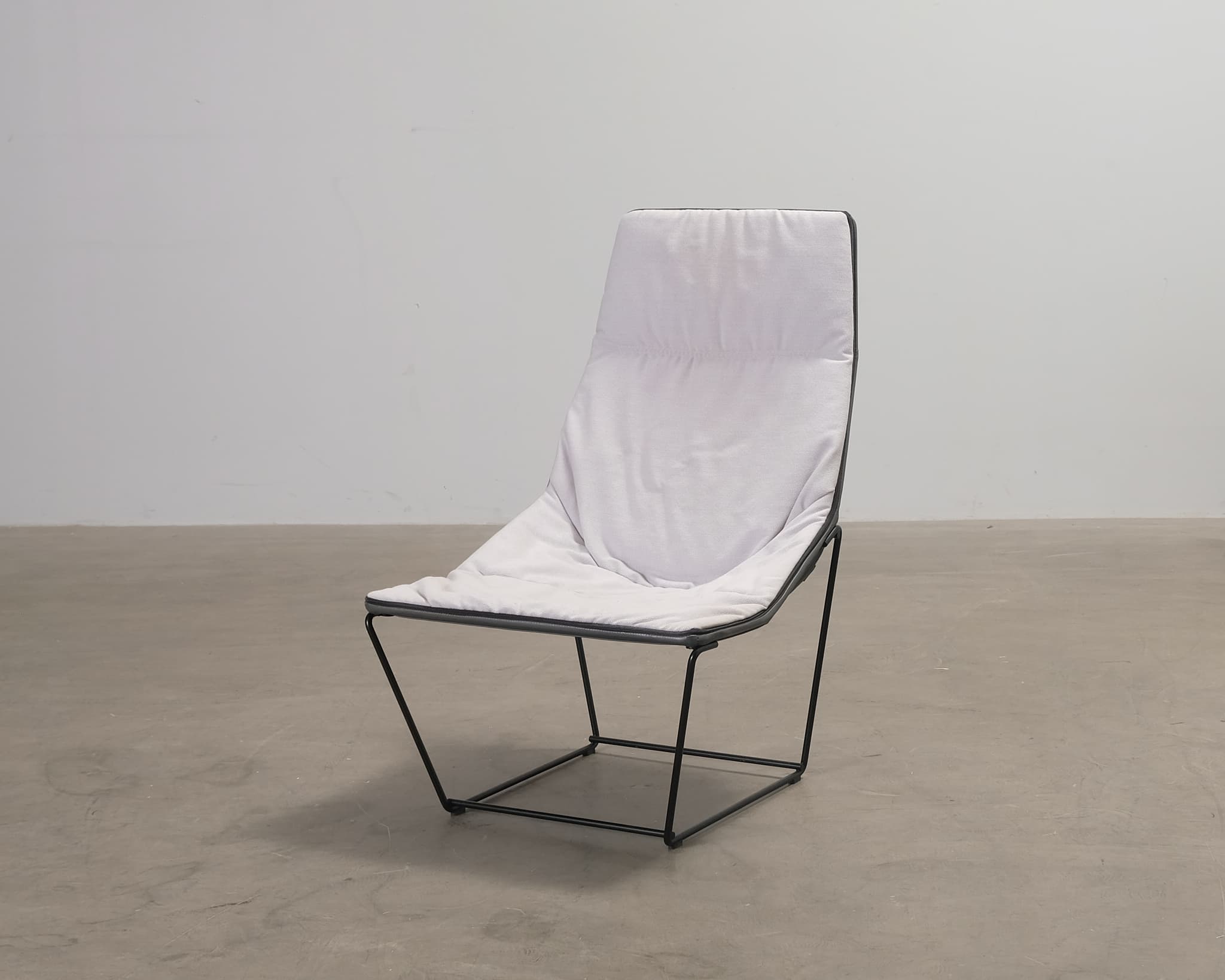 Viccarbe Ace nojatuoli harmaa