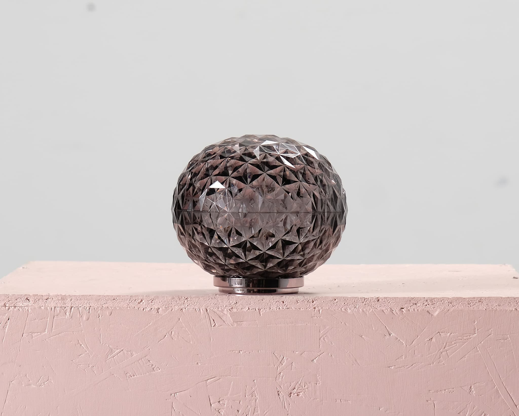 Kartell Mini Planet pöytävalaisin Smoke