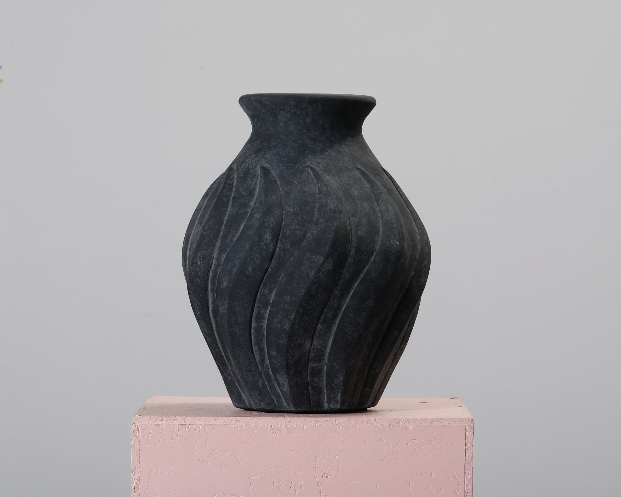 Dusty Deco Swirl vaasi musta – Dusty Deco