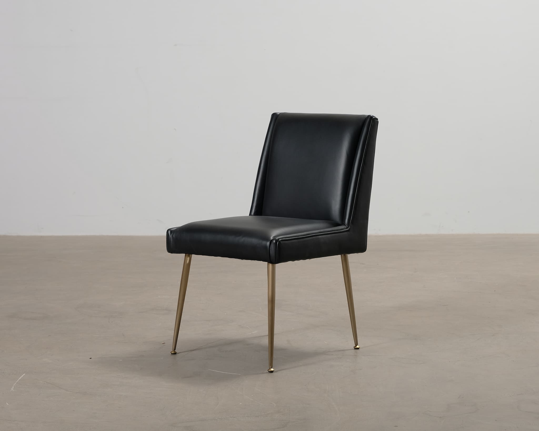 Ruth & Joanna Art ruokapöydän tuoli musta nahka – Ruth & Joanna