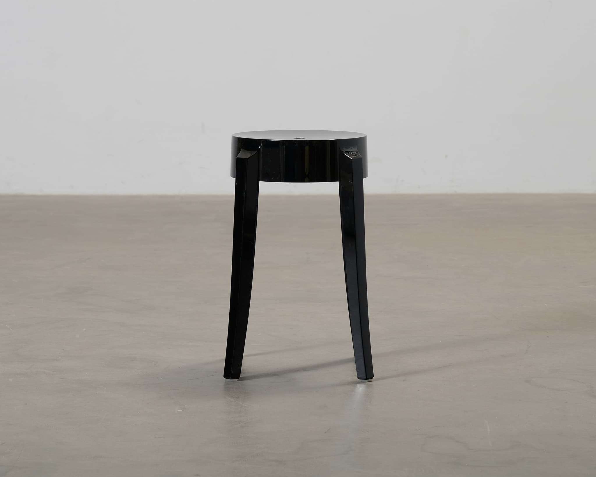 Kartell Charles Ghost jakkara musta