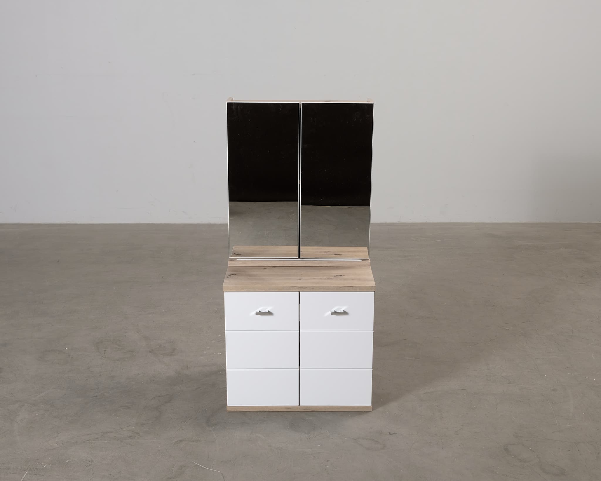 Kylpyhuoneen kalustesetti valkoinen