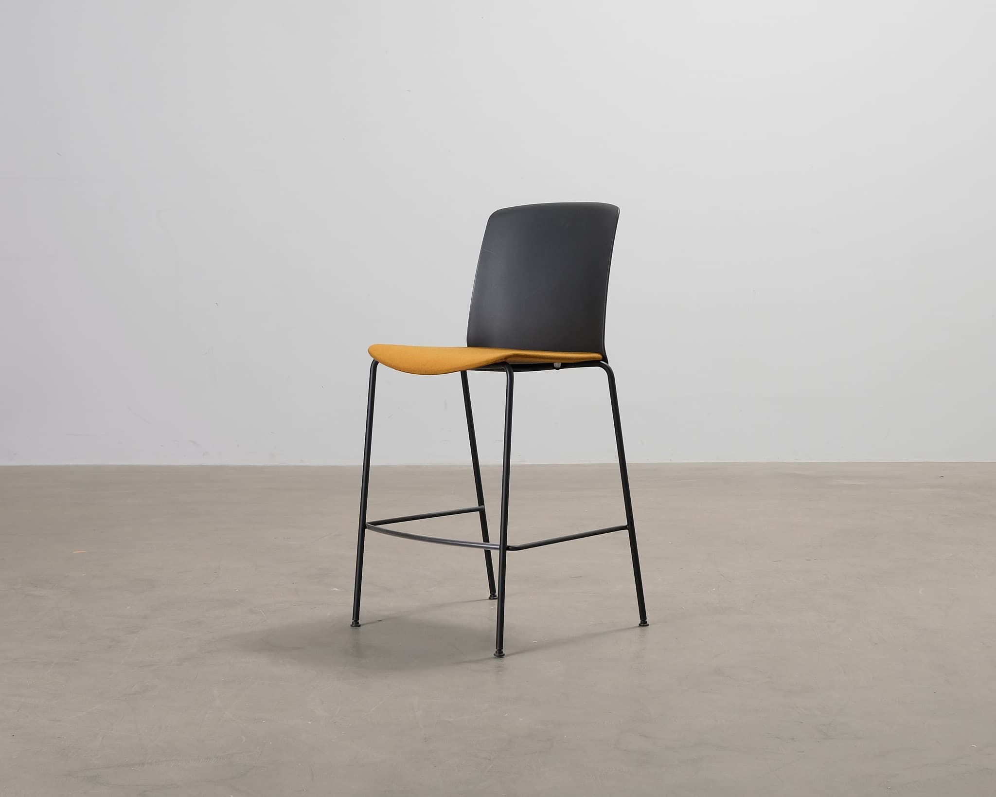 Arper Mixu baarituoli musta / keltainen