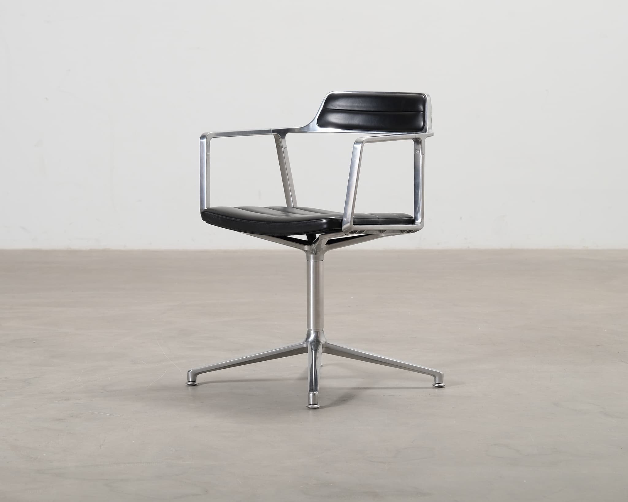 Vipp 452 työtuoli alumiini / musta nahka