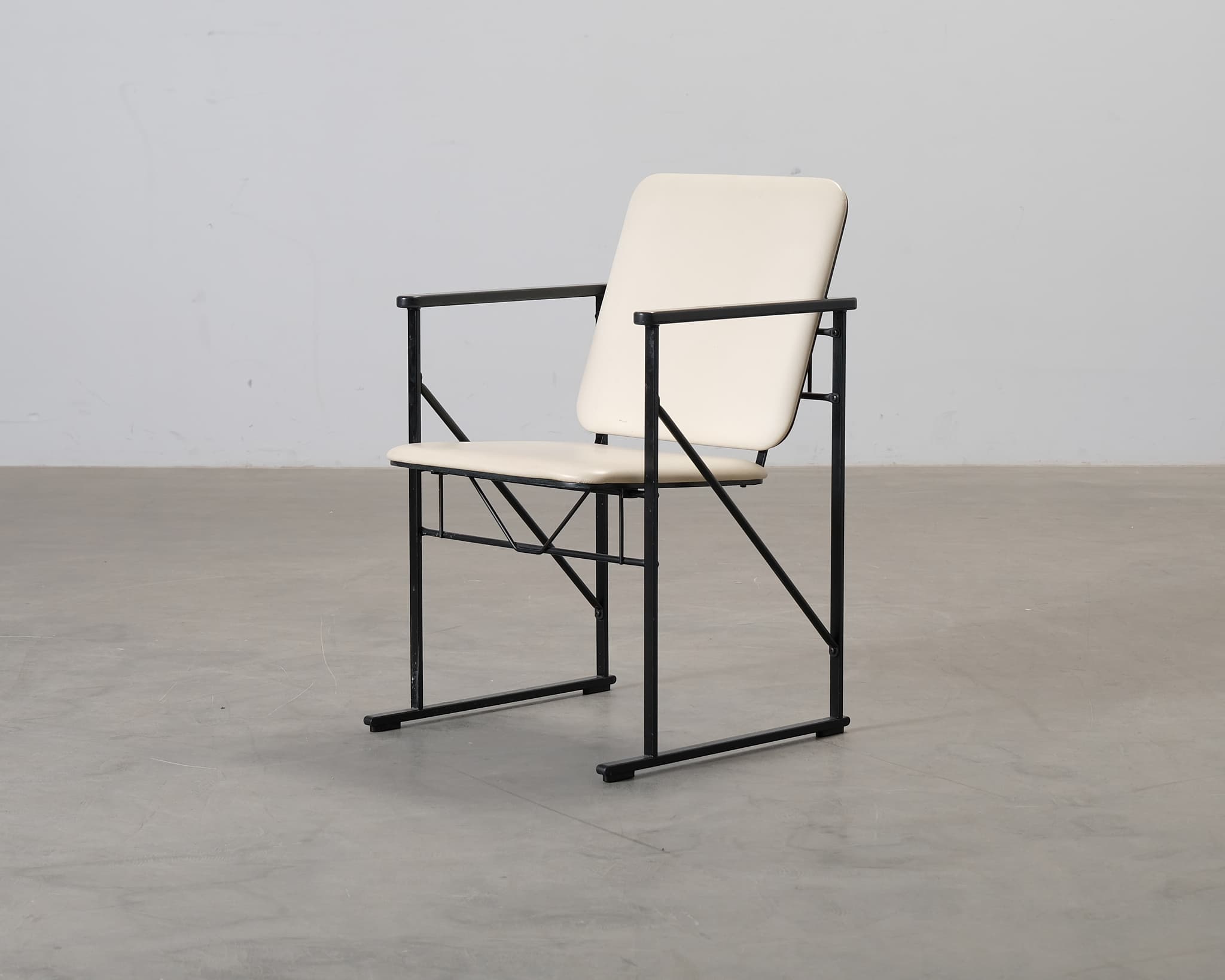 Yrjö Kukkapuro Avarte tuoli valkoinen