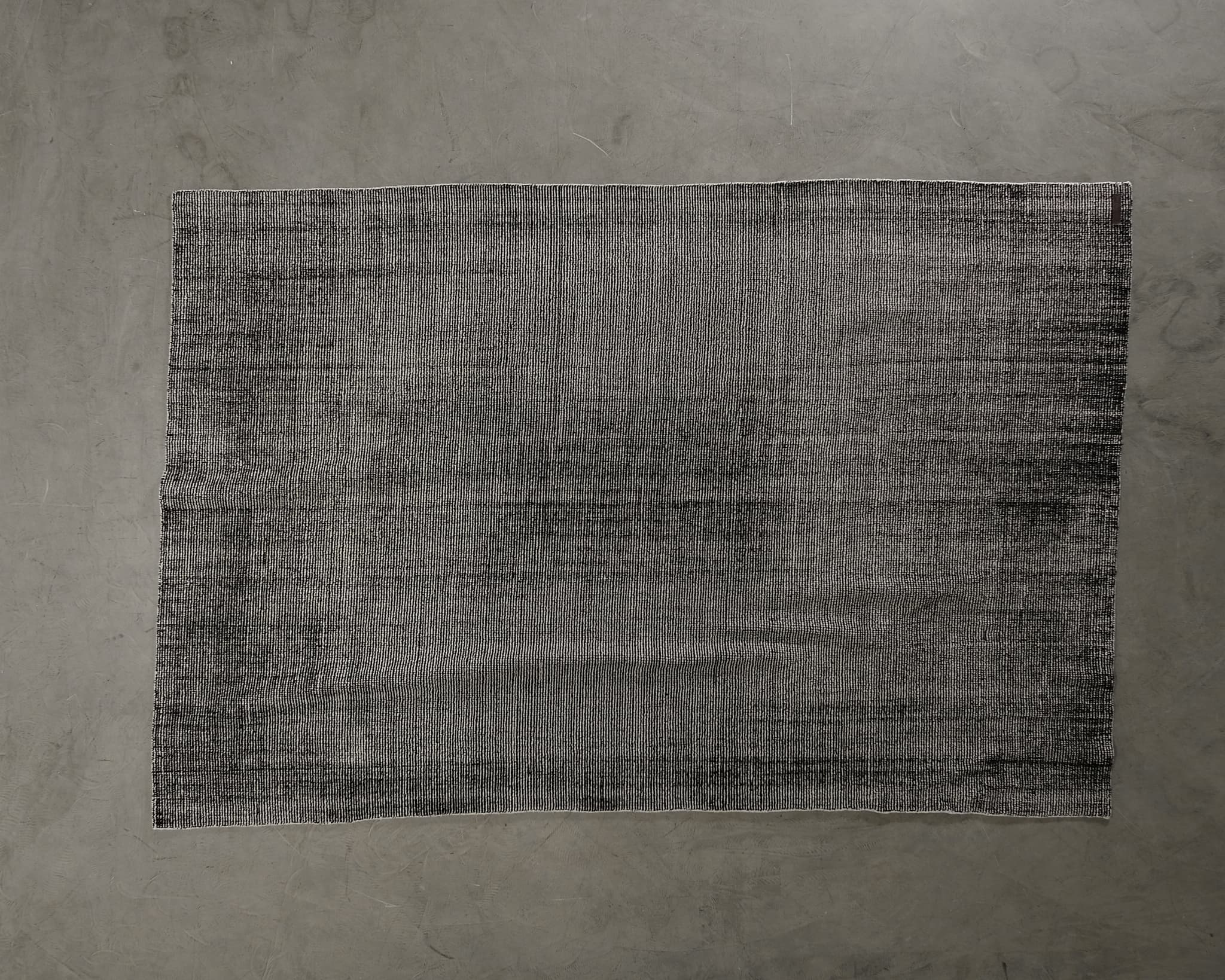 Furninova villamatto 140 x 200 cm mustavalkoinen – Furninova