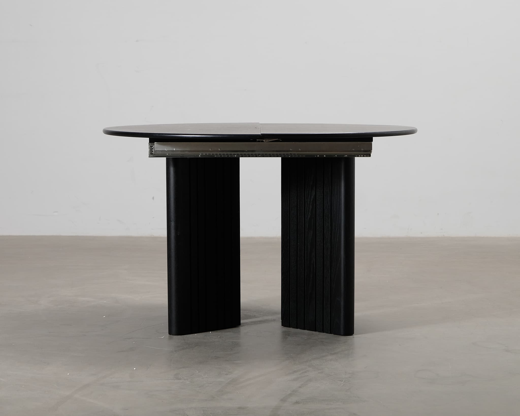 Vrajolli jatkettava ruokapöytä musta