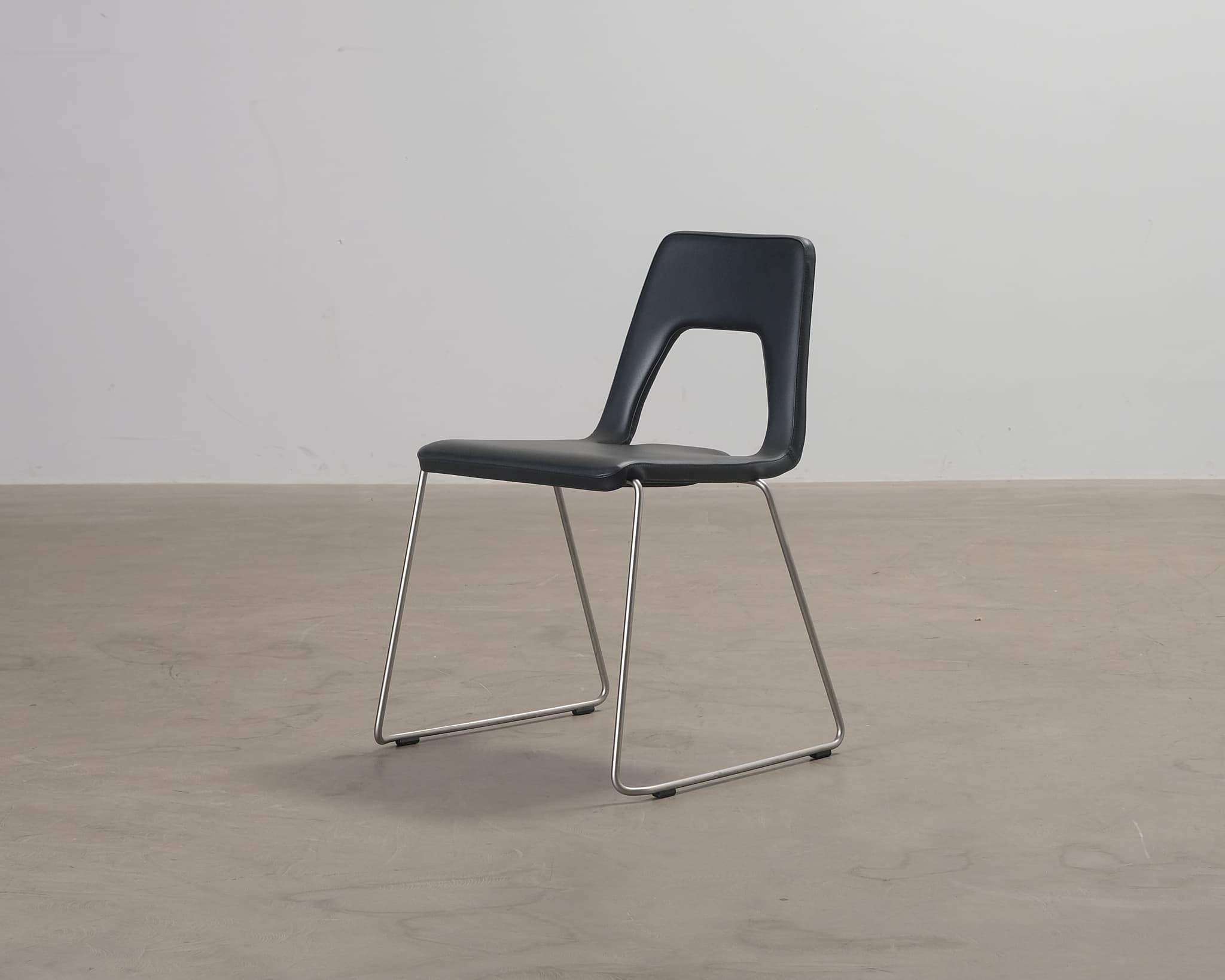 Johanson Design Studio 09 tuoli musta keinonahka